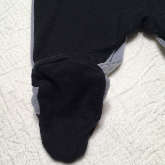 0-3m (4/$20) Batman Footie by DC Comics - Picture 10 of 14